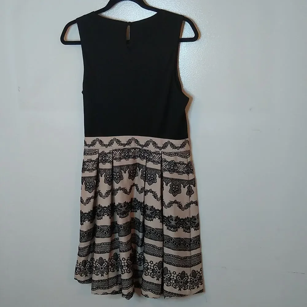 Elle women's Size 10 one piece dress. Classy.